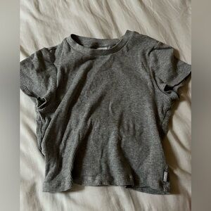 flattering tna tshirt 🩷